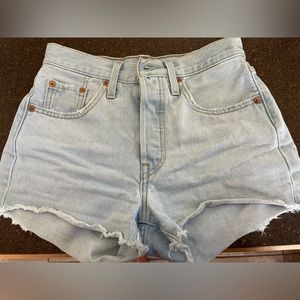 Levi’s light wash 501 Jean shorts